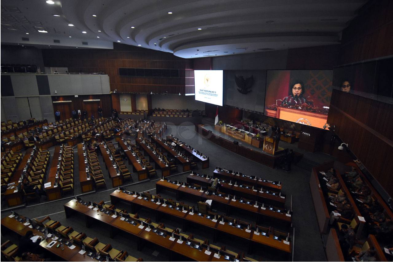 Menteri Keuangan Hadiri...