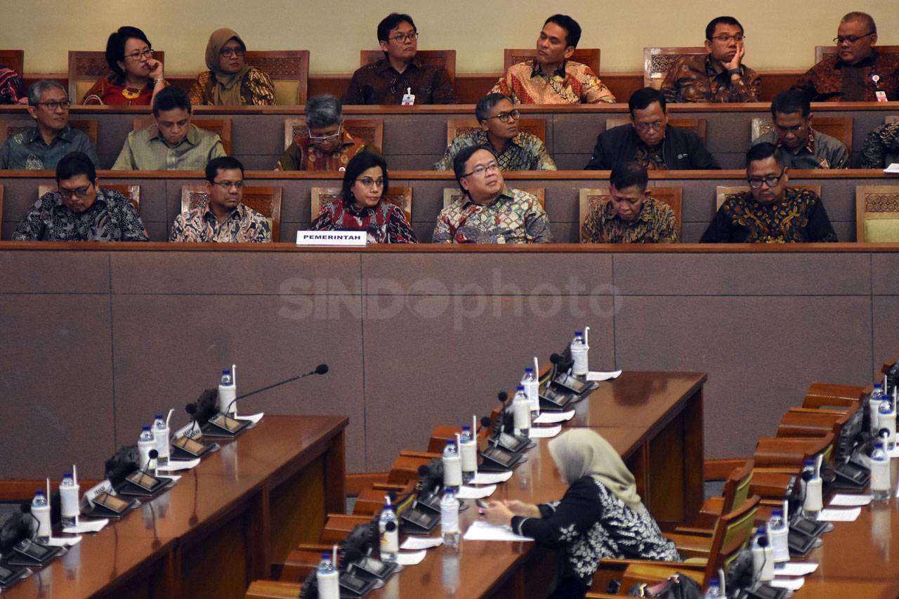 Menteri Keuangan Hadiri...