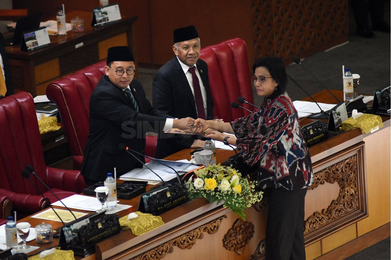 Menteri Keuangan Hadiri...