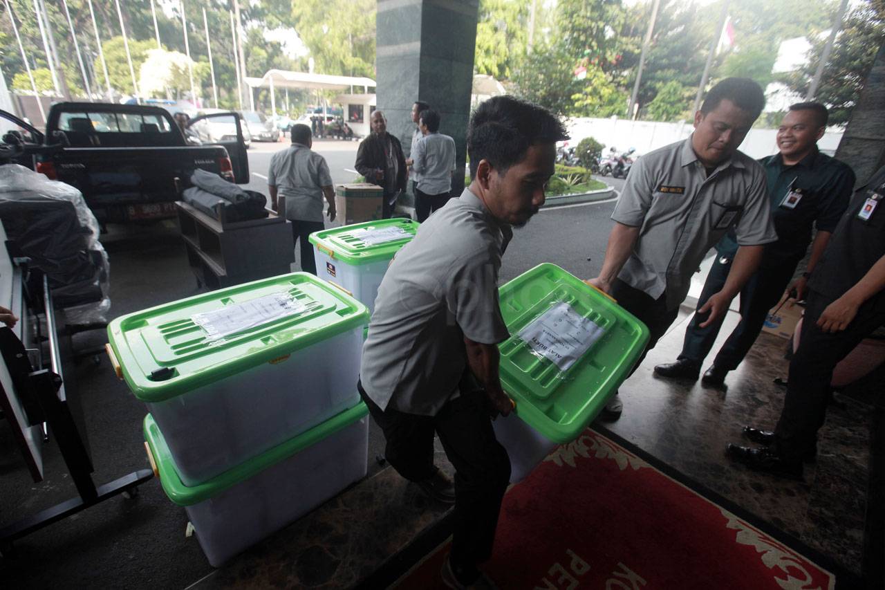 KPU Serahkan Bukti Sengketa...