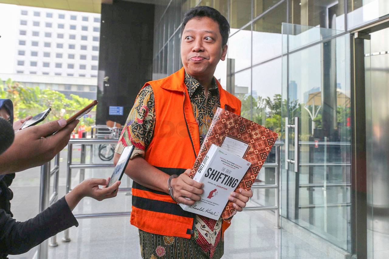 KPK Lanjutkan Pemeriksaan...