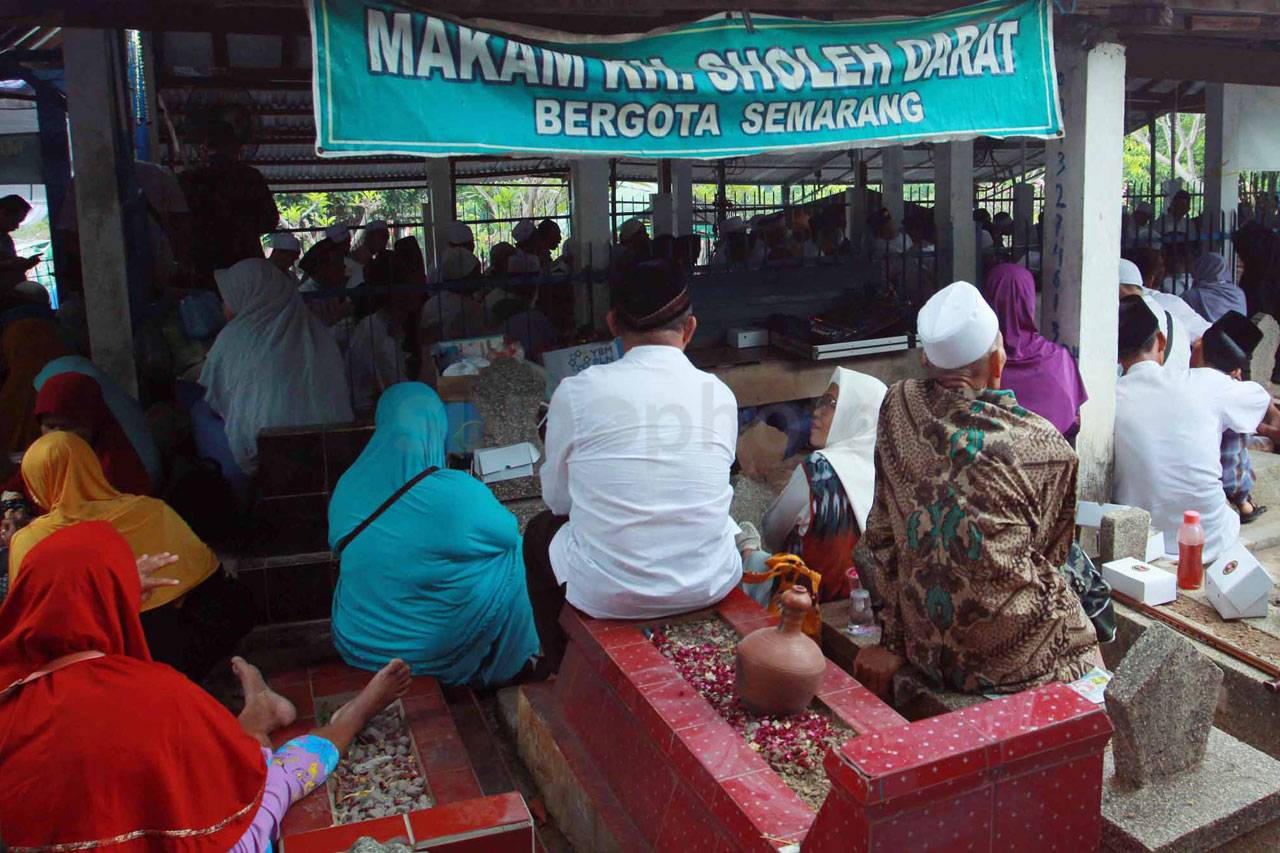 Ribuan Umat Islam Hadiri...