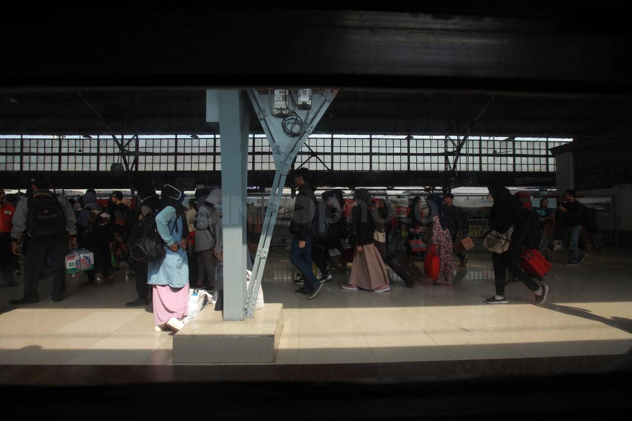 Arus Balik di Stasiun...