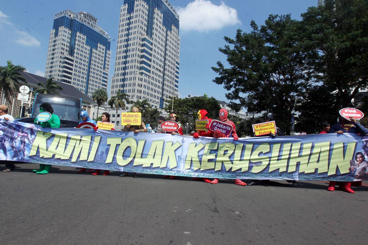 Pesan Perdamaian Superhero...