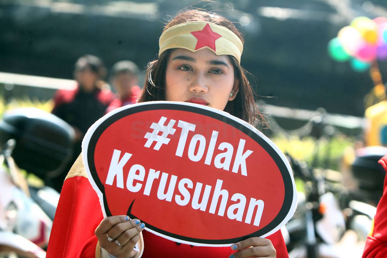 Pesan Perdamaian Superhero...