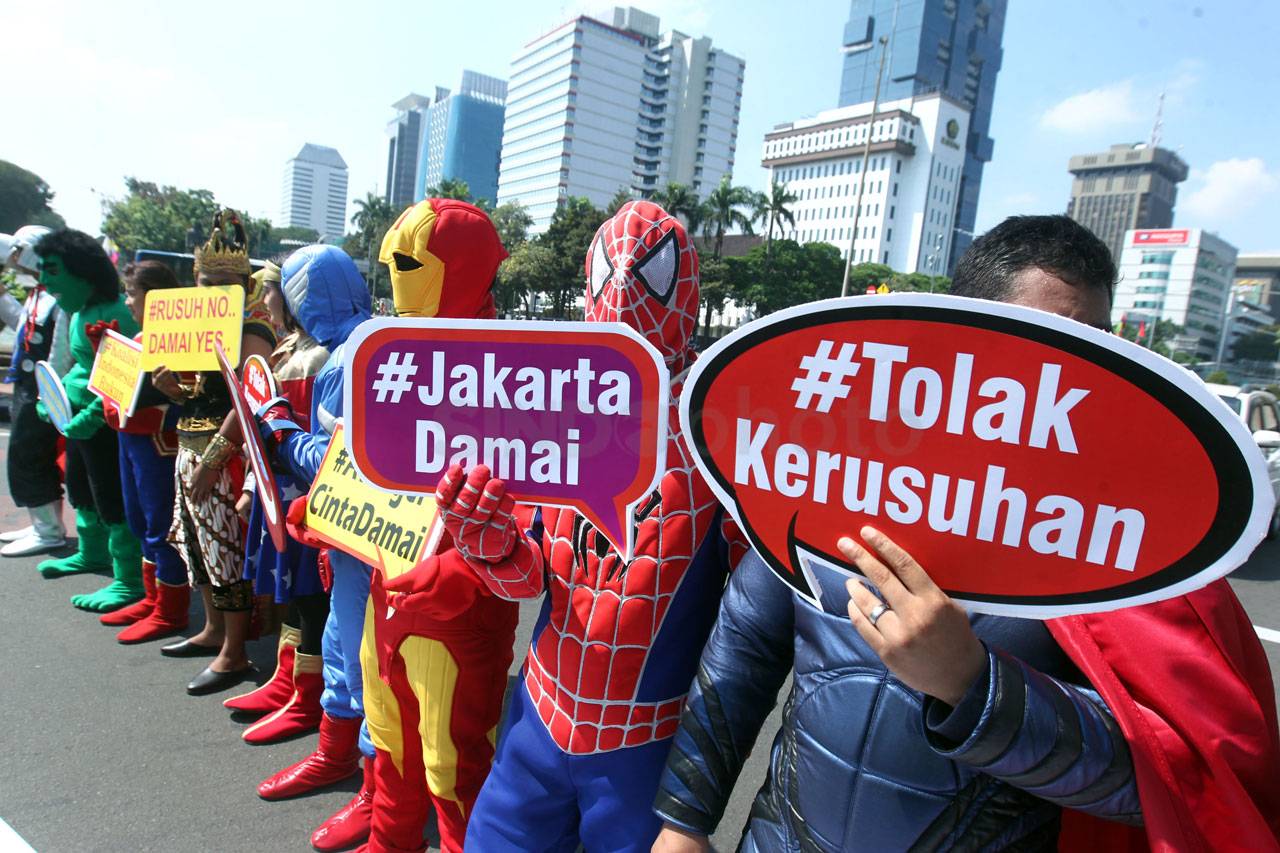 Pesan Perdamaian Superhero...
