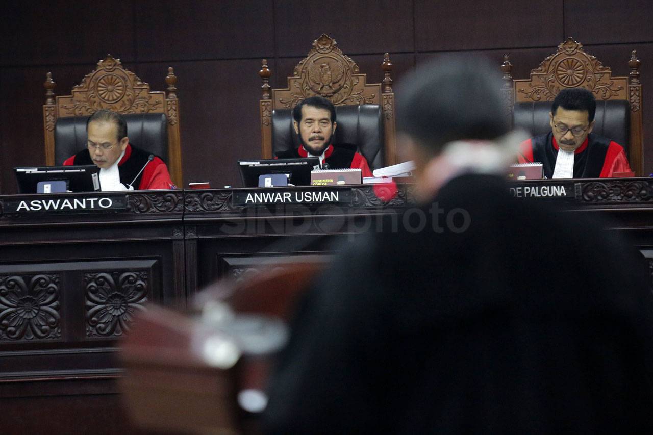 MK Gelar Sidang Lanjutan...