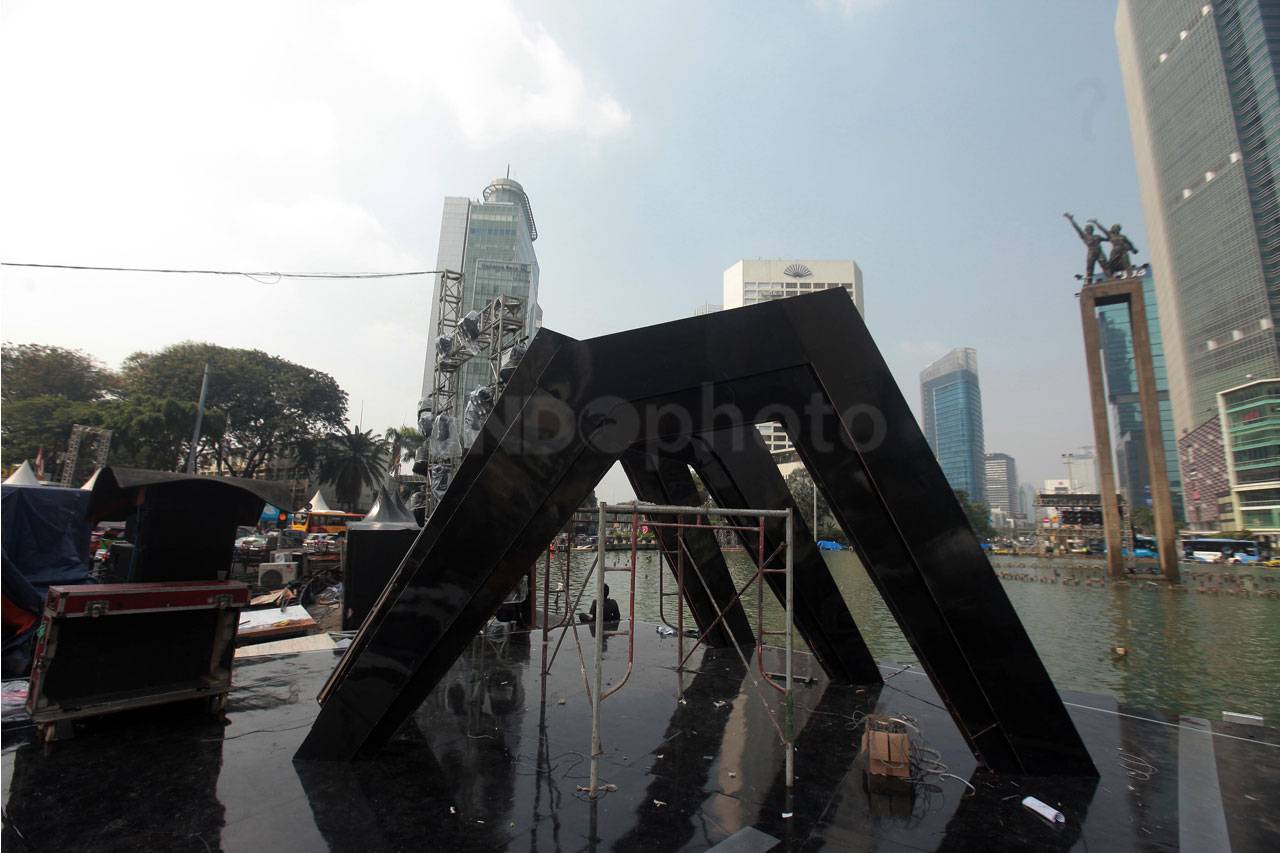 Persiapan Panggung Hiburan...