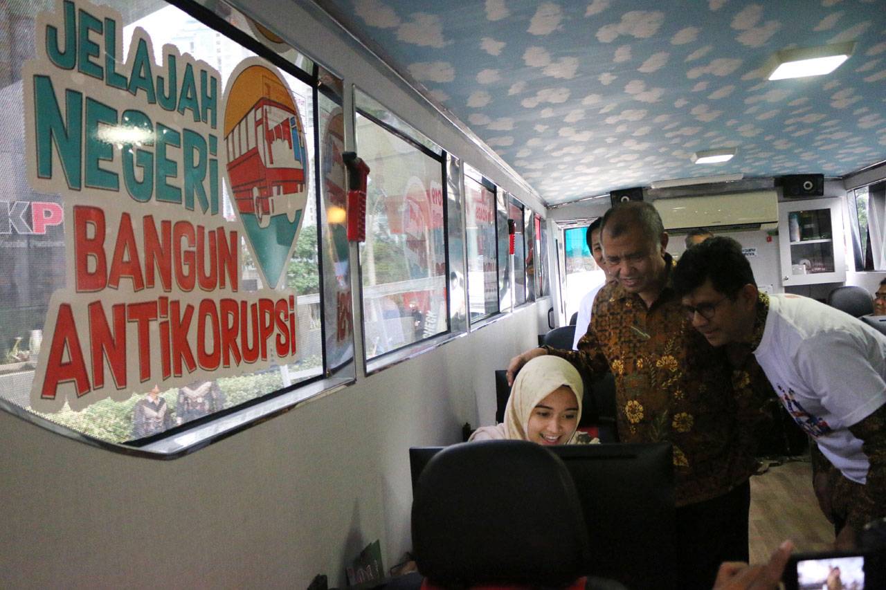 Jelajah Negeri Anti...