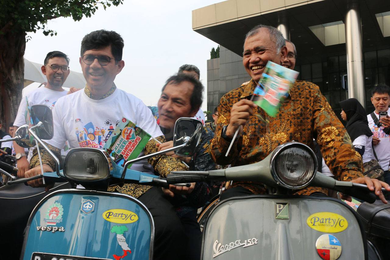 Jelajah Negeri Anti...