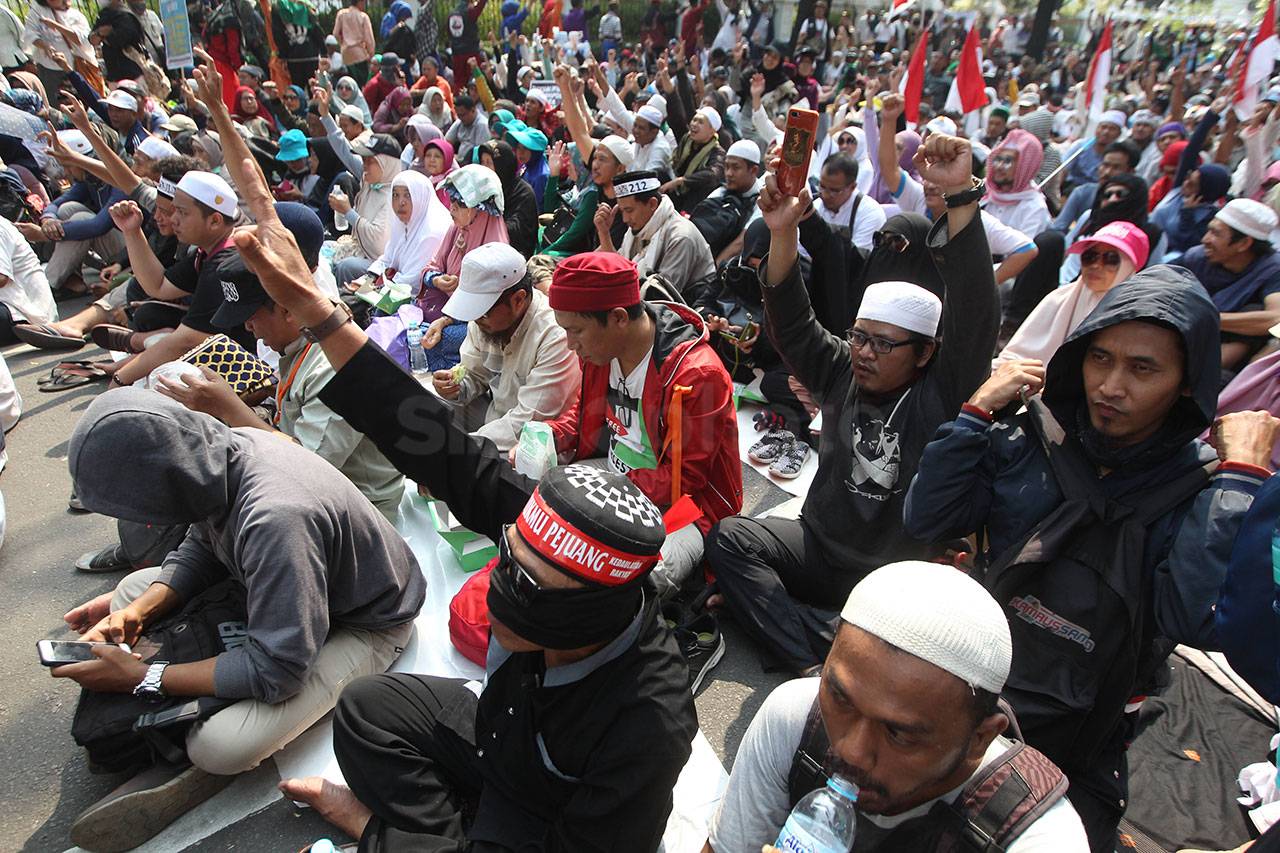 Massa Pendukung Prabowo-Sandi...