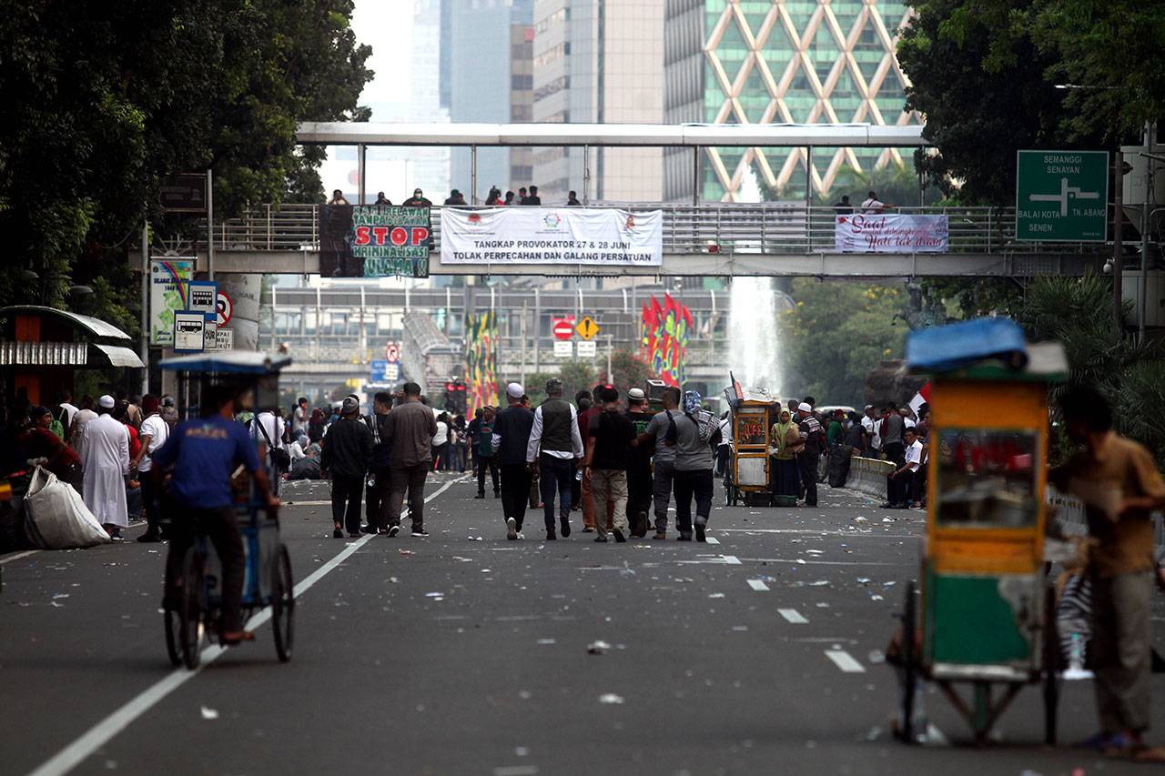 Massa Pendukung Prabowo-Sandi...