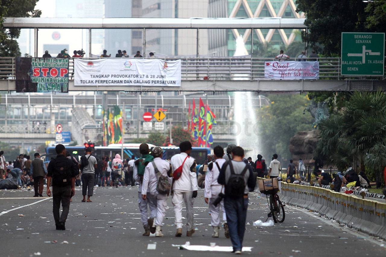 Massa Pendukung Prabowo-Sandi...