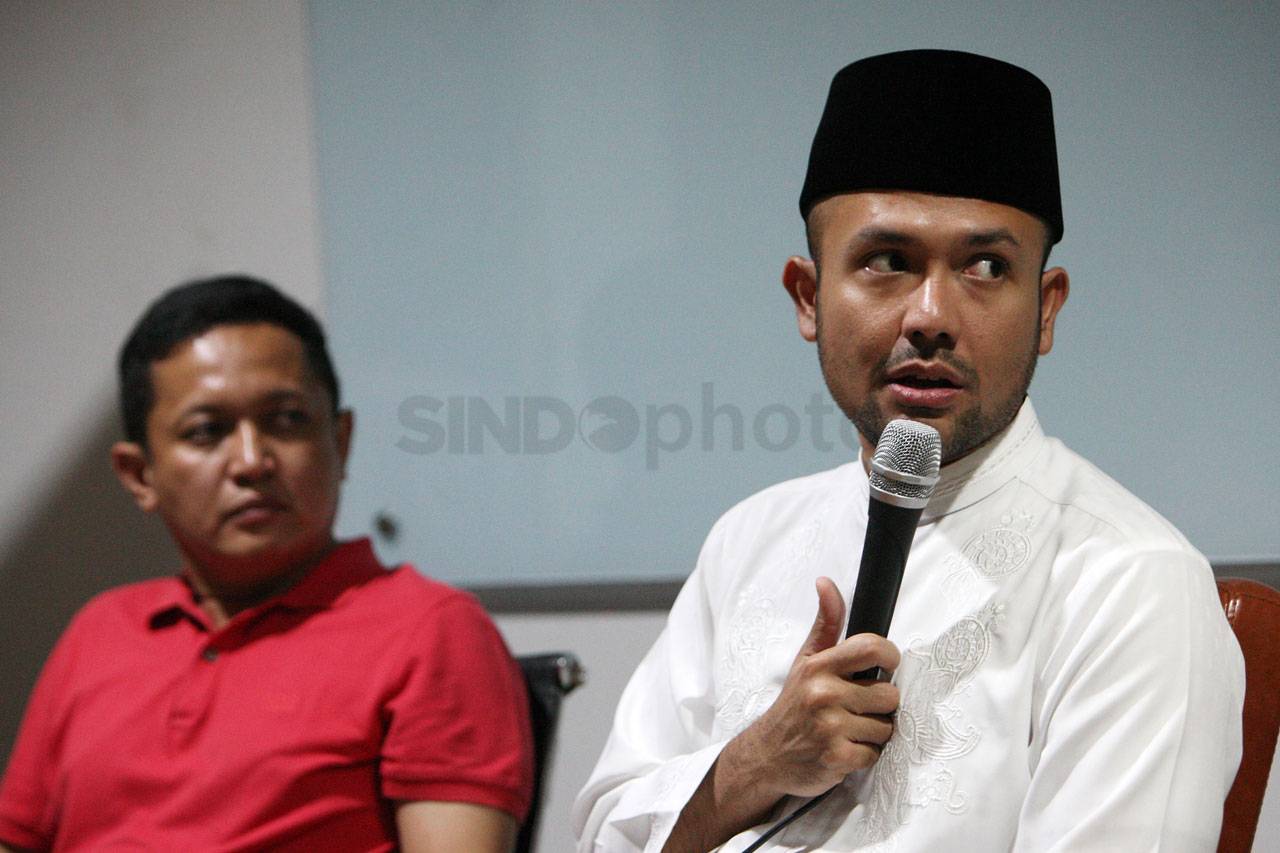 Akbar Himawan Buchari...