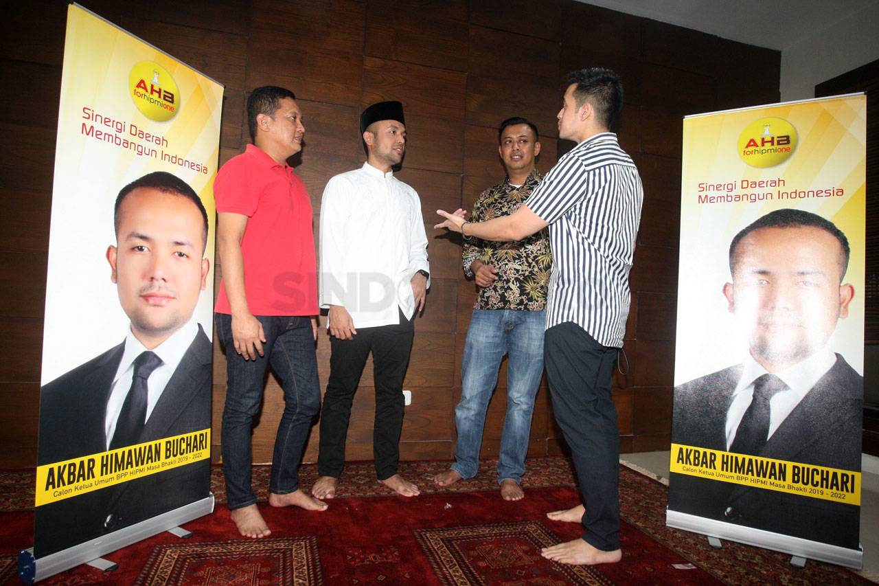 Akbar Himawan Buchari...