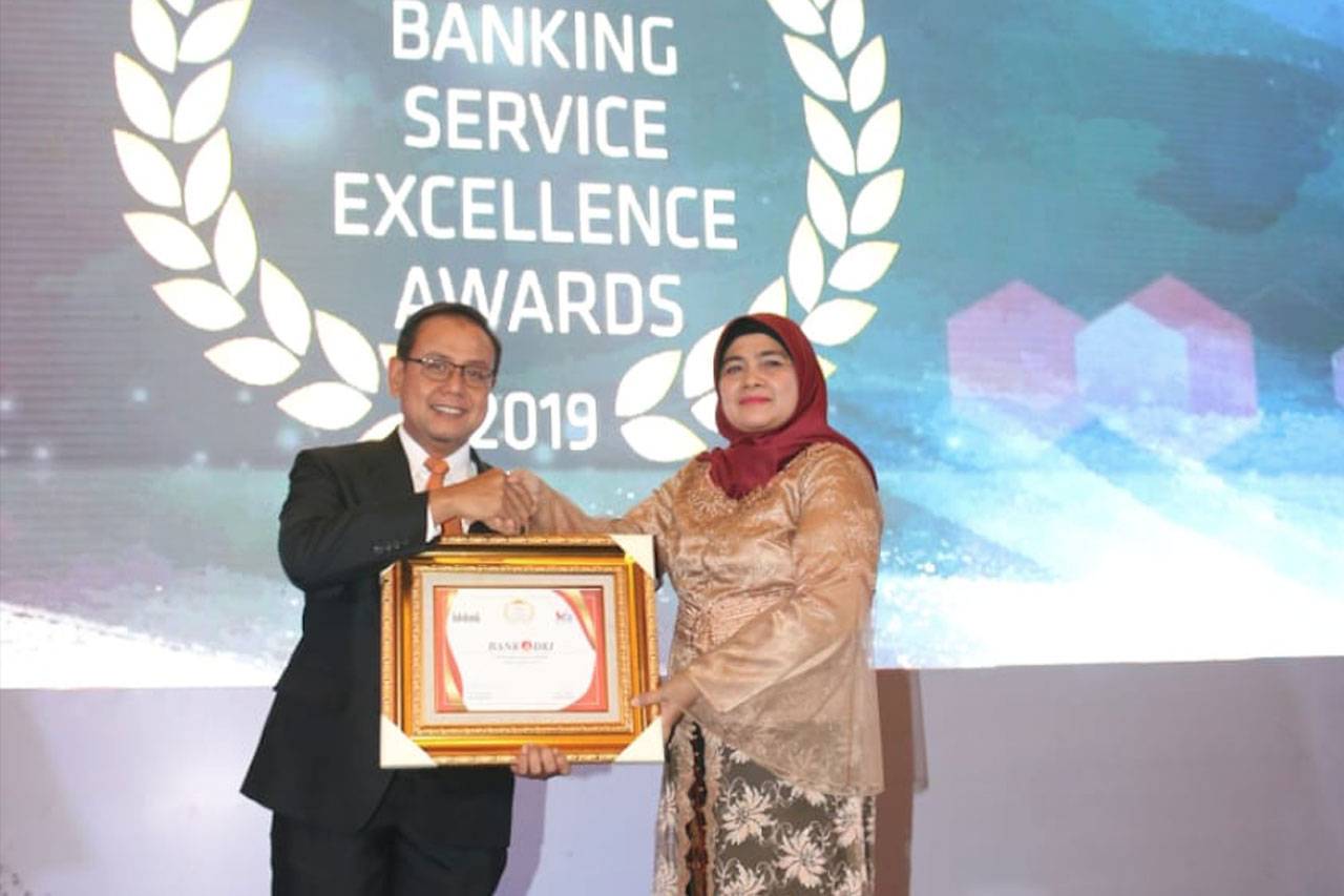 Bank DKI Raih Penghargaan...