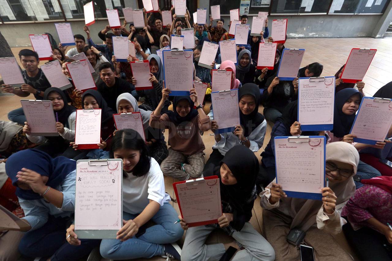 Mahasiswa Ubaya Gelar...