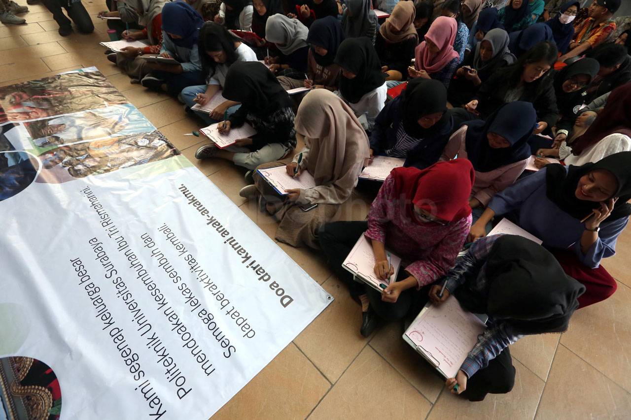 Mahasiswa Ubaya Gelar...
