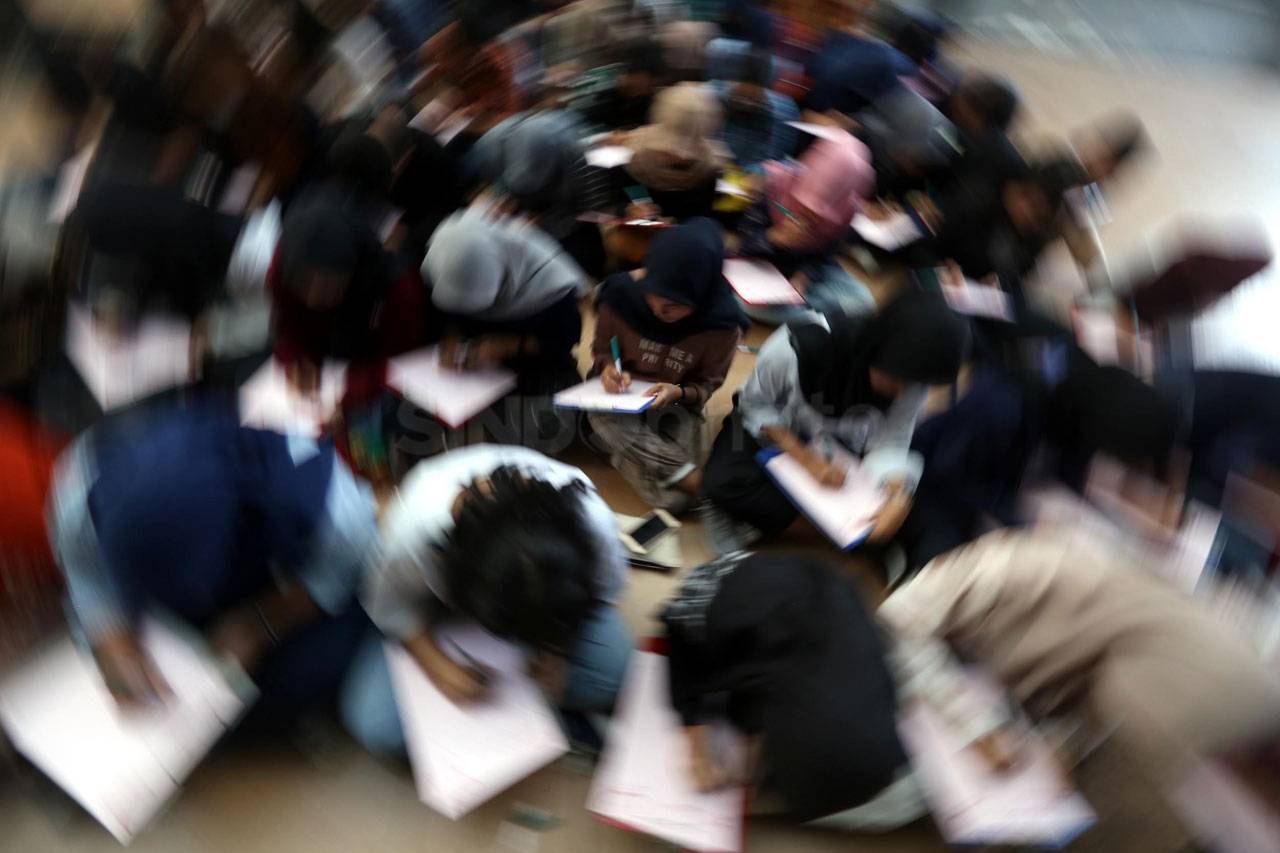 Mahasiswa Ubaya Gelar...