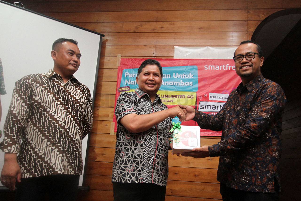 Smartfren Hadirkan Layanan...