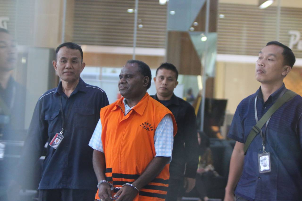 KPK Tahan Mantan Kadis...