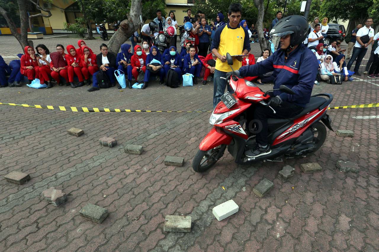 Karyawan Nutricia Sarihusada...