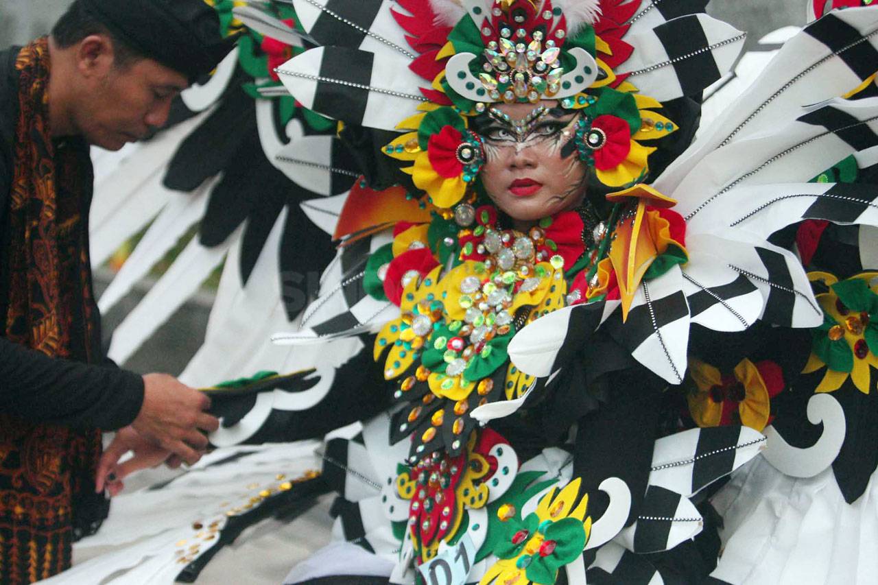 Gemerlap Warna-Warni...