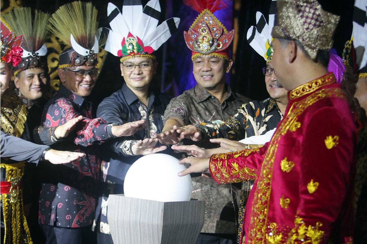 Gemerlap Warna-Warni...