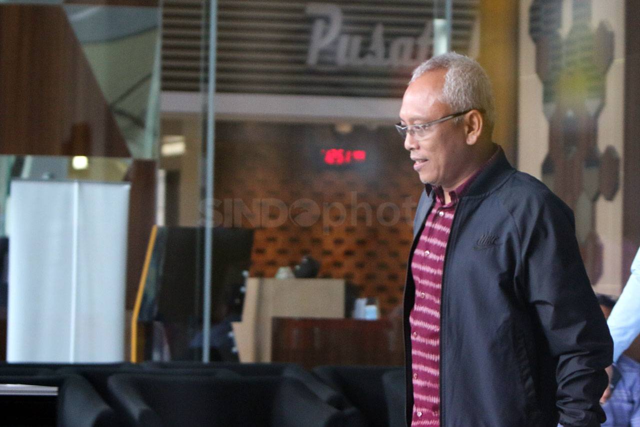 KPK Periksa Anggota...