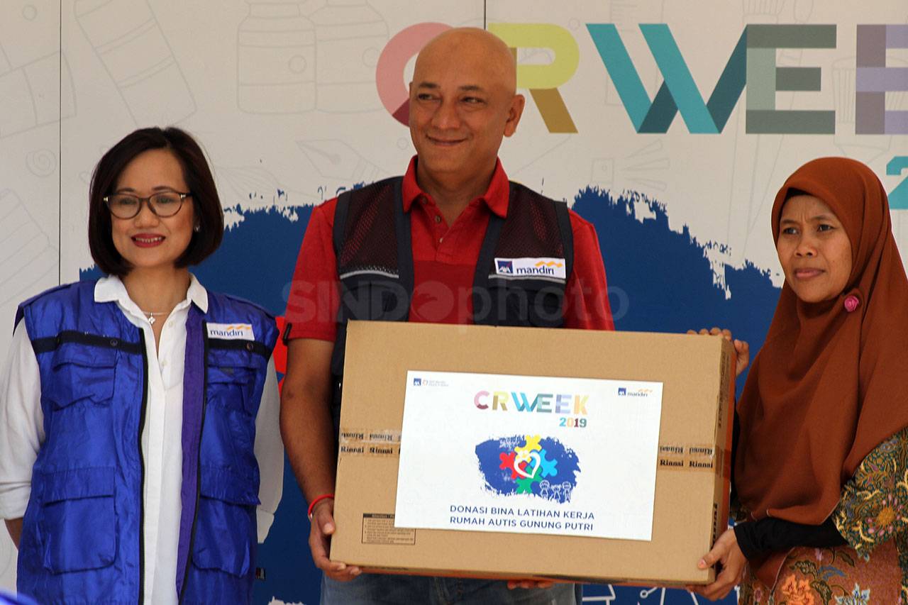 AXA Mandiri Gelar CR...