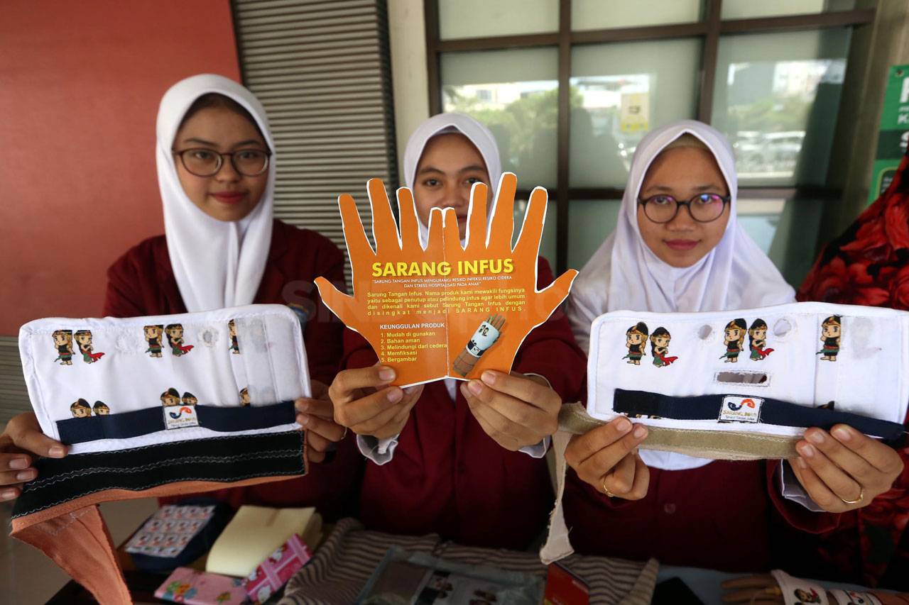 Mahasiswa UM Surabaya...