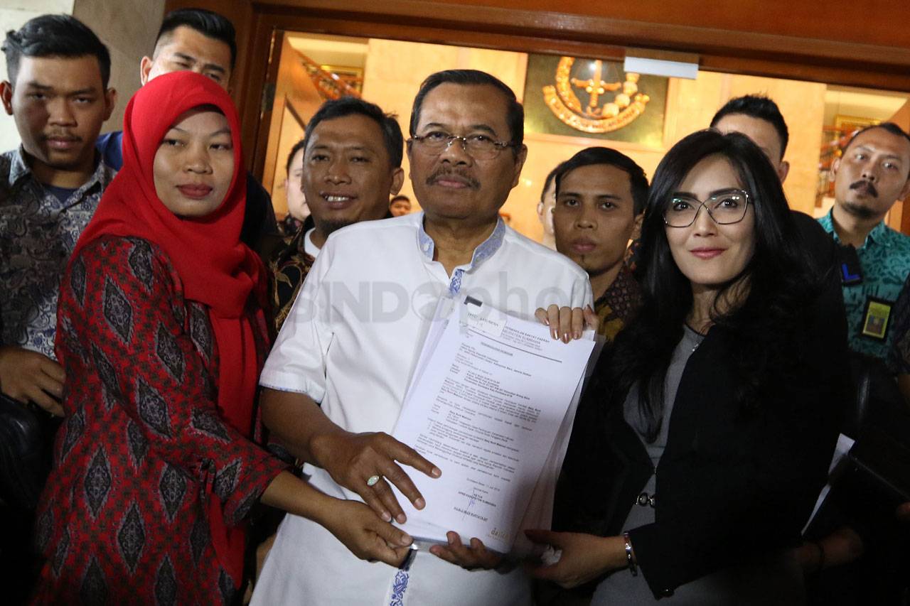 Datangi Kejagung, Baiq...