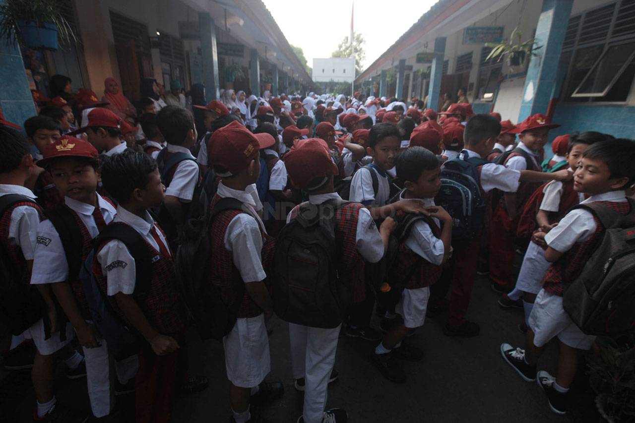 Hari Pertama Sekolah,...