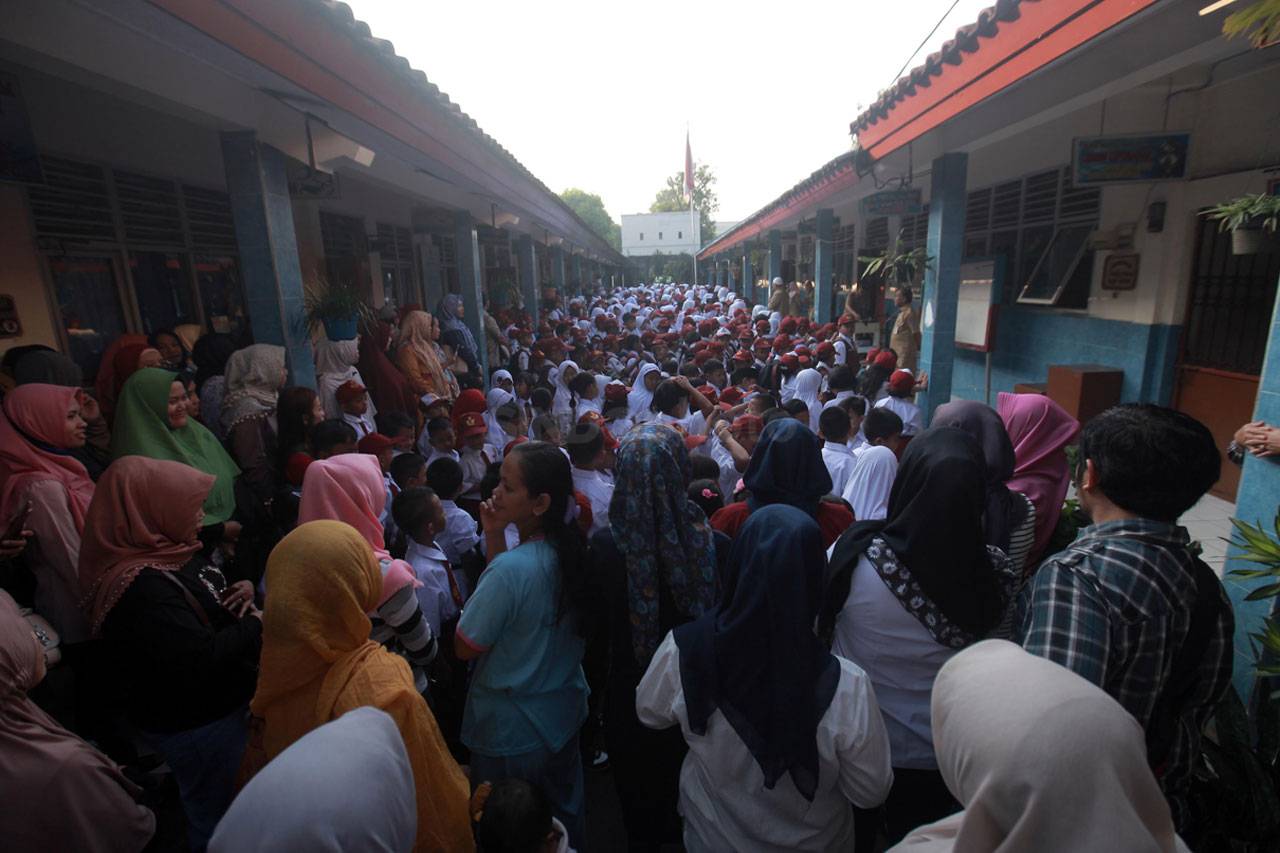 Hari Pertama Sekolah,...