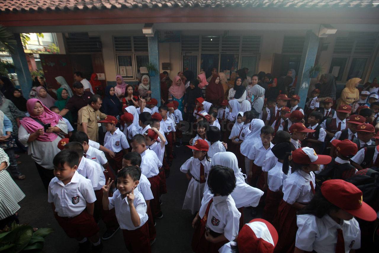 Hari Pertama Sekolah,...