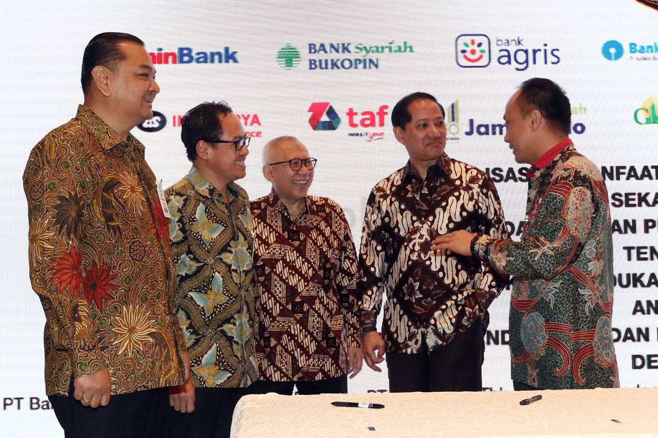 14 Industri Keuangan...