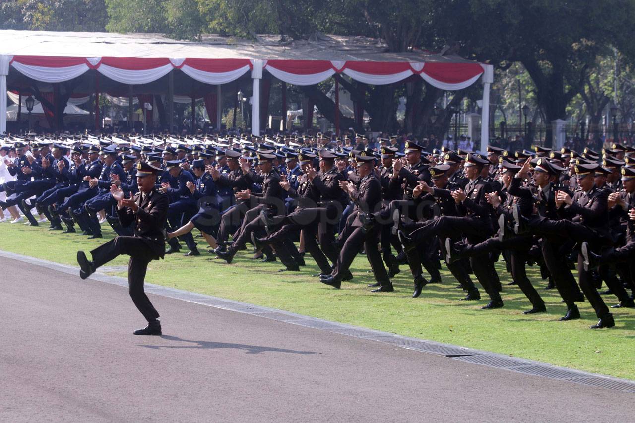 Presiden Jokowi Lantik...