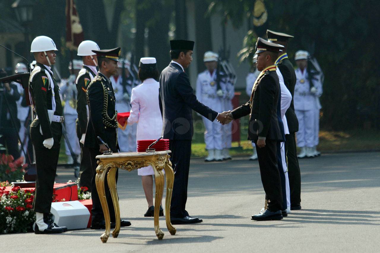 Presiden Jokowi Lantik...