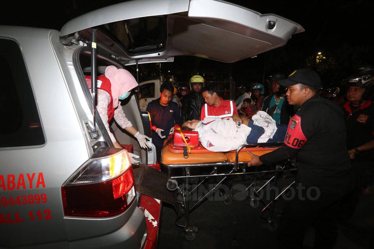 Tabrak Mobil, Seorang...