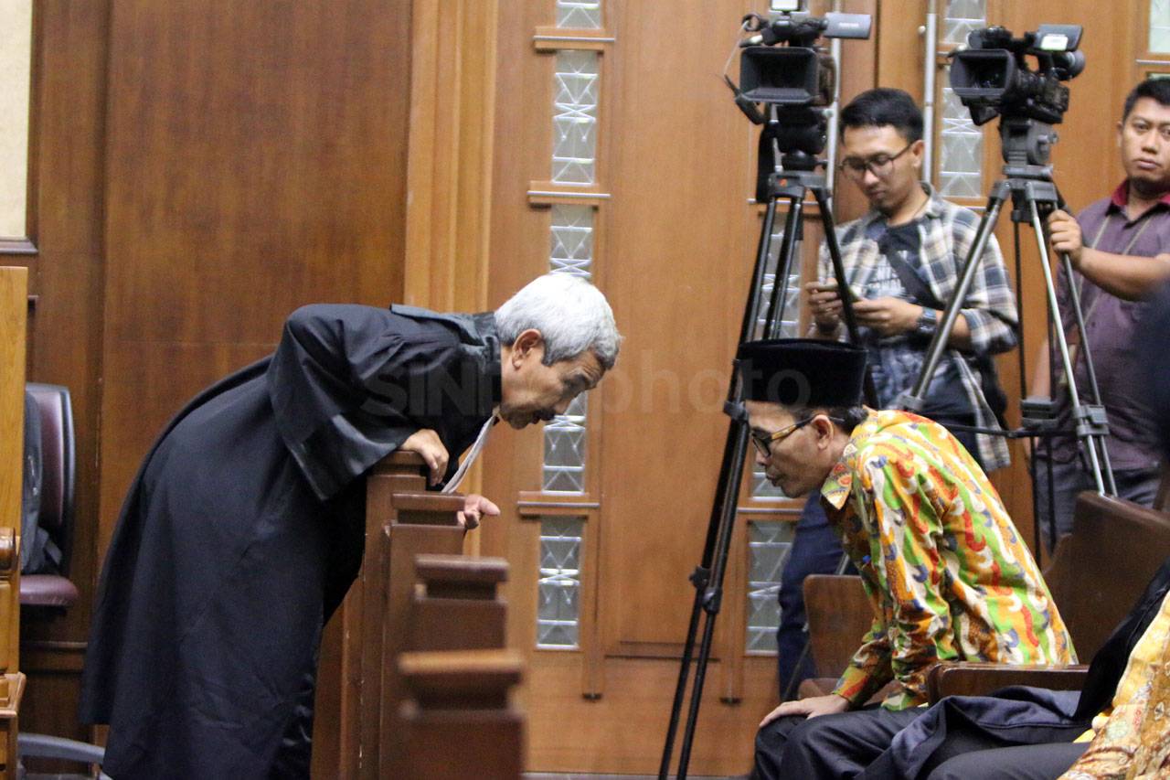 Muafaq Wirahadi Dituntut...