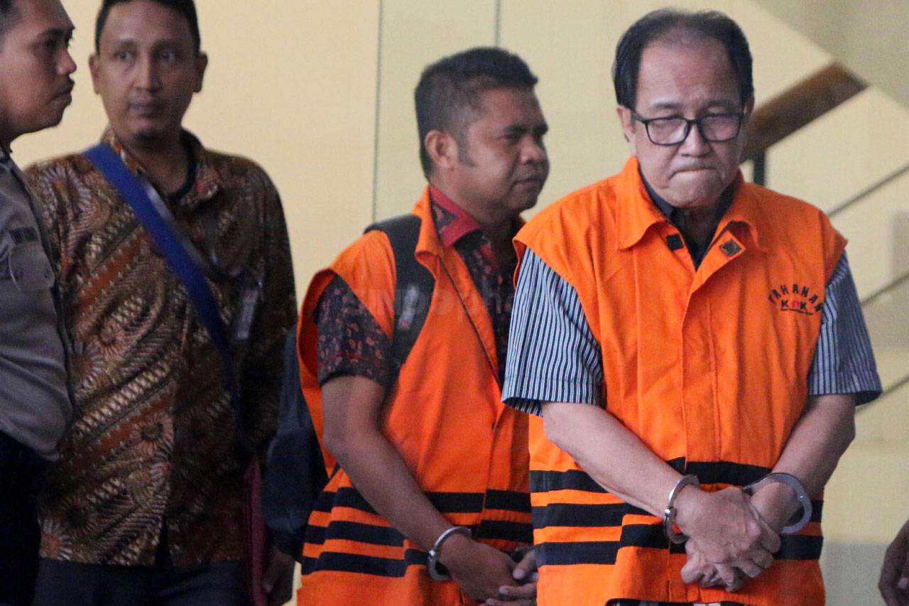 KPK Tahan Tiga Anggota...