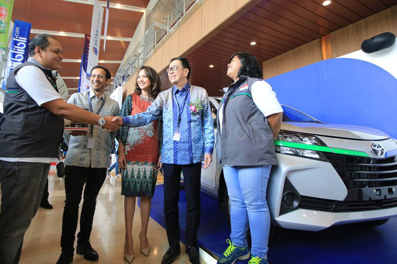 Astra dan GOJEK Luncurkan...