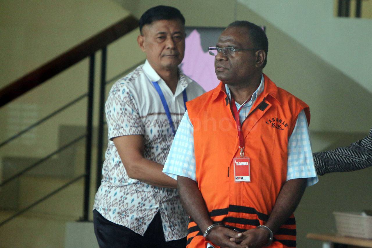 KPK Lanjutkan Pemeriksaan...
