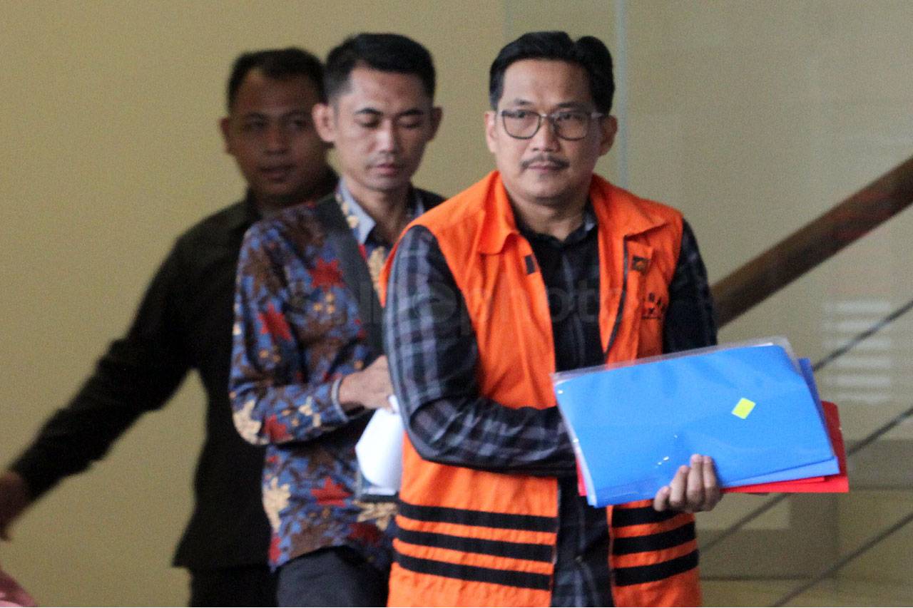 Sembunyikan Borgol di...