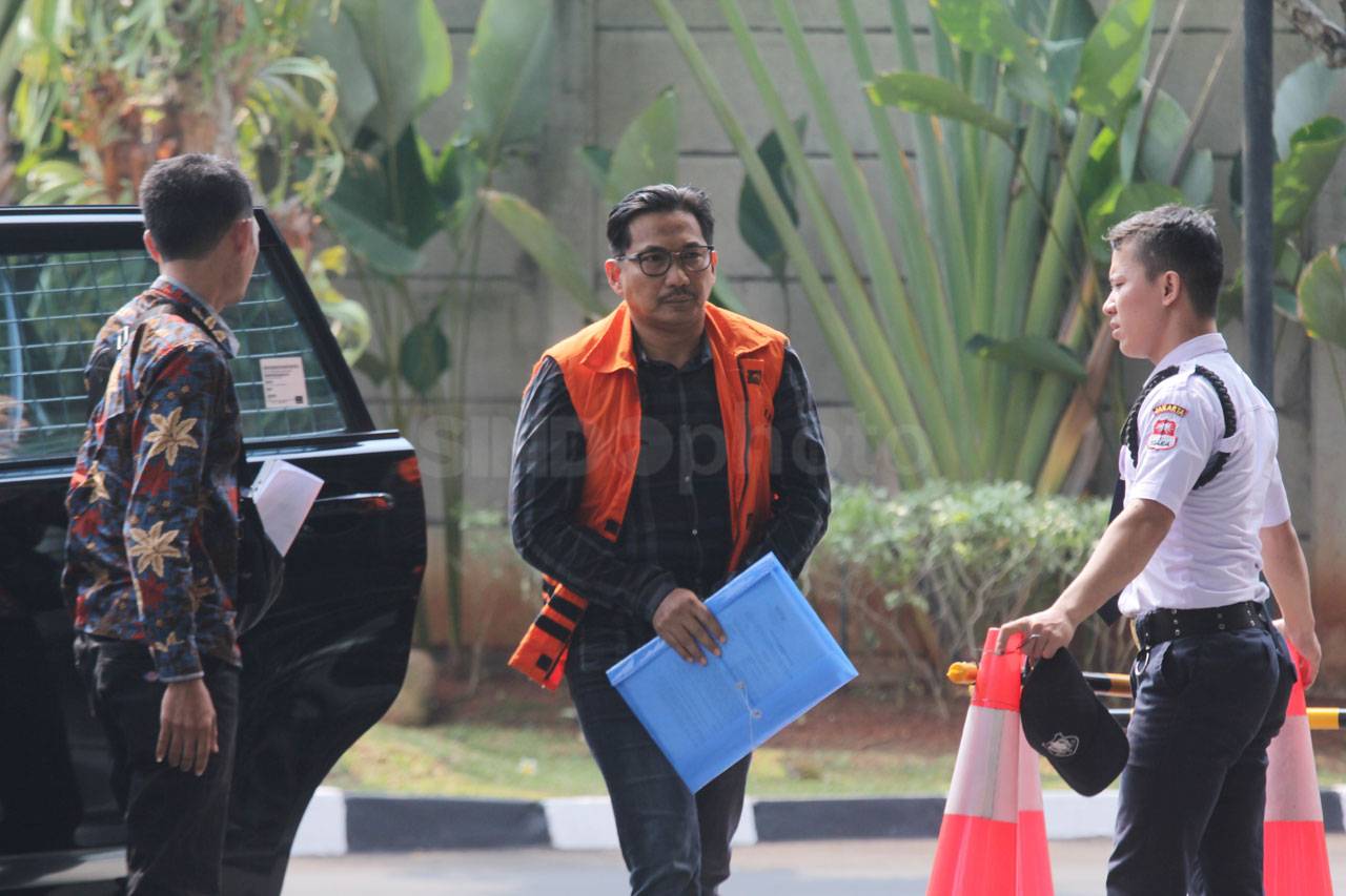 Sembunyikan Borgol di...