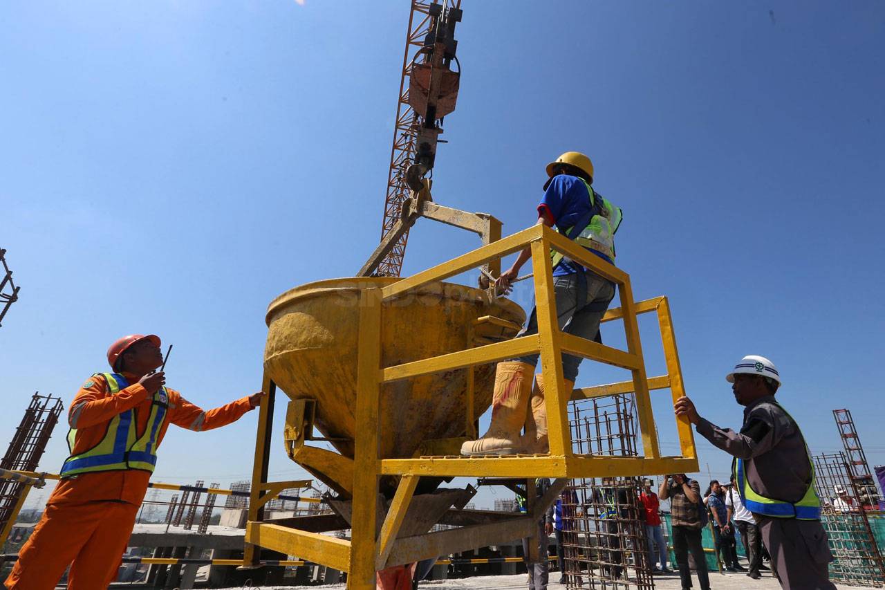 Topping Off Tower A...