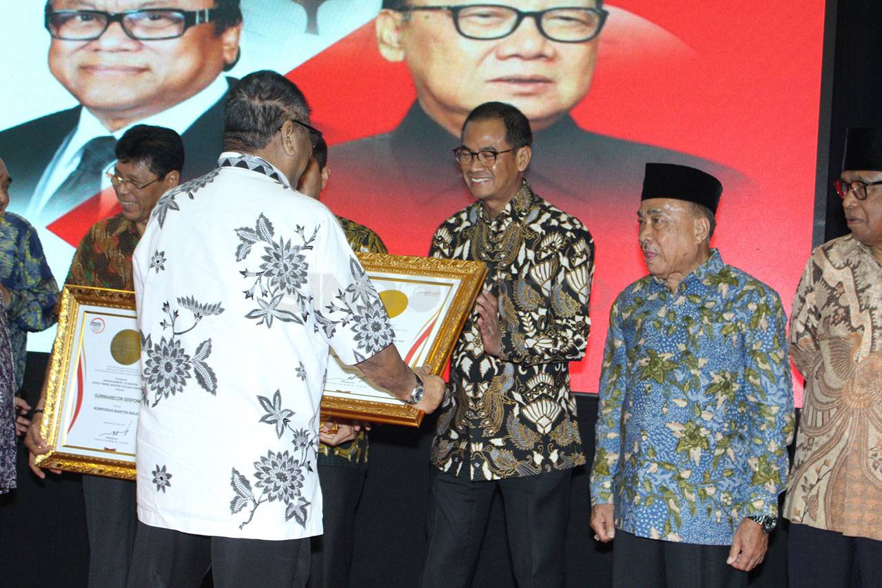 Lippo Karawaci Raih...