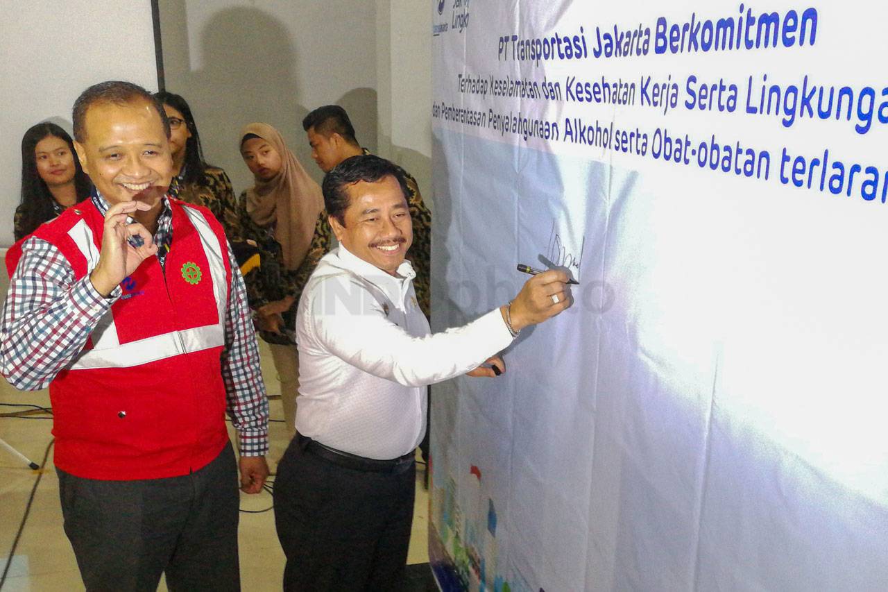 Transjakarta Terus Berkomitmen...