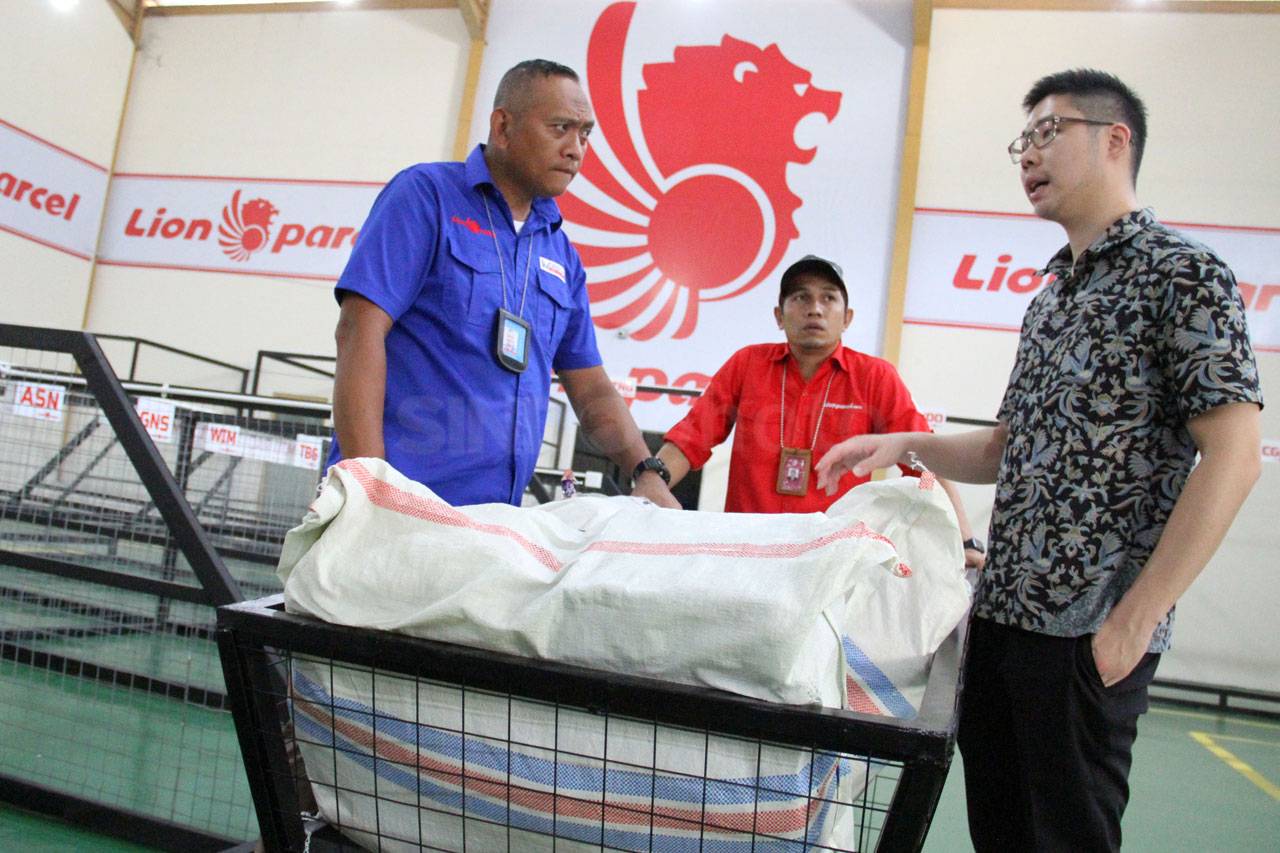 Lion Parcel Resmikan...
