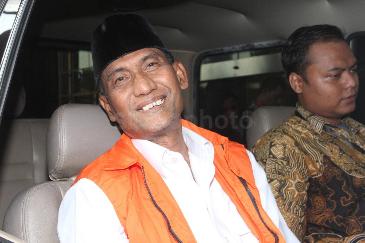 KPK Tahan Bupati Kudus...